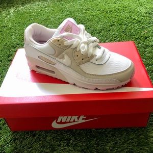 Women’s Nike Air Max 90